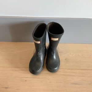 I am selling unisex boots